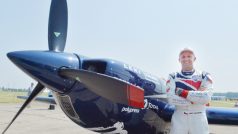Letecký den v pražských Kbelích – akrobatický pilot Petr Kopfstein
