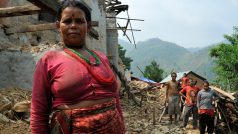 V nepálské vesnici Simthálí spadla asi čtvrtina domů, další jsou poničené