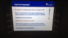 Některým bankomatům v Aténách došla hotovost už v noci
