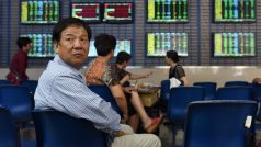 Čínský akciový trh zachvátila panika
