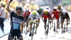 Zdeněk Štybar se raduje z premiérového vítězství na Tour de France