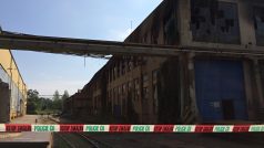 Experti teď zkoumají příčiny požáru skladu s textilem v pražských Vysočanech