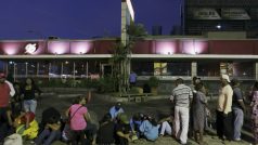 V Caracasu si už lidé v noci do fronty před obchody stoupnout nesmějí (archivní foto)