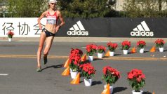 Anežka Drahotová na trati závodu na 20 km chůze na atletickém mistrovství světa v Pekingu, v němž obsadila 28. srpna osmé místo