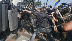 Po hlasování o ústavní reformě ovládlo centrum Kyjeva násilí