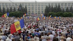 Demonstranti v Kišiněvu žádali rezignaci prezidenta Nicolae Timoftiho a vyhlášení předčasných parlamentních voleb