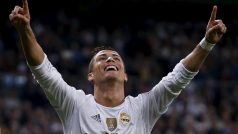 Cristiano Ronaldo opět zazářil v Lize mistrů, když třemi góly zařídil vítězství Realu Madrid nad Šachťarem Doněck