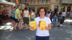 Katalánsko před hlasováním o nezávislosti. Na snímku aktivistka, která je pro nezávislost regionu