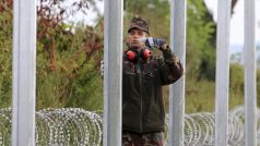 Maďaři staví na své hranici plot