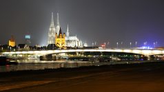 Kolín nad Rýnem v noci