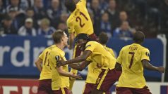 Fotbalisté Sparty se radují z gólu v utkání na hřišti německého Schalke