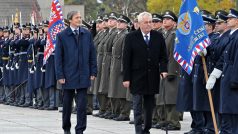 Prezident Miloš Zeman a ministr obrany Martin Stropnický na pražském Vítkově