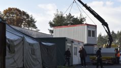V areálu nevyužívané věznice v Břeclavi-Poštorné začala demontáž tábora pro 300 uprchlíků