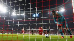 Petr Čech na půdě Bayernu lovil míč ze své sítě jen během prvního poločasu třikrát