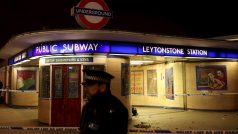 Neznámý útočník pobodal ve stanice londýnského metra Leytonstone 3 osoby