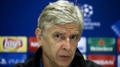 Trenér londýnského Arsenalu Arsene Wenger na tiskové konferenci před posledním zápasem základní skupiny Ligy mistrů