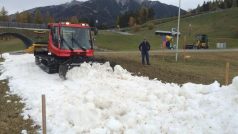 V rakouském Seefeldu sázejí na uskladňování sněhu z minulé zimy