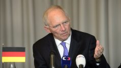 Německý ministr financí Wolfgang Schäuble na tiskové konferenci v Praze.