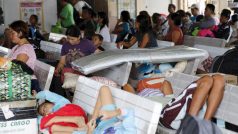 Filipínské úřady nechaly před blížícím se tajfunem Melor evakuovat na třičtvrtě milionu lidí