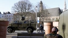 Centrum Bruselu stále hlídají vojáci. I na Silvestra