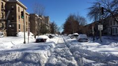 Sněhem zapadaná ulice ve Washingtonu