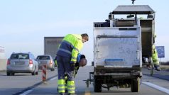 Silničáři připravují na dálnici D1 mezi Měřínem a Velkým Meziříčím nové vodorovné značení