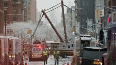 Pád jeřábu v centru New Yorku