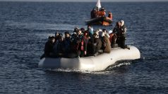 Migranti míří z Turecka na řecký ostrov Lesbos