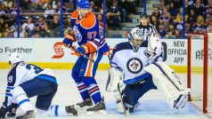 Ondřej Pavelec při svém návratu do branky vychytal Edmonton