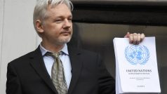 Zvláštní komise OSN uvedla, že Assange je v Británii ‚svévolně zadržován‘ a měla by mu být umožněna svoboda pohybu