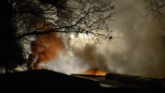 V Příchovicích na jihu Plzeňska v noci na vyhořel sklad elektrotechnických dílů