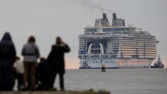 Výletní loď Harmony of the Seas v přístavu Saint-Nazaire