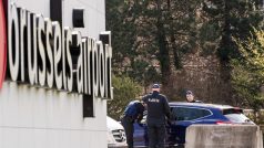 Policie kontroluje cestující už při příjezdu k letišti Zaventem