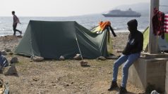 Uprchlíci v přístavu Mytilini na ostrově Lesbos