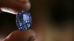 Vzácný modrý diamant vydražený v Hongkongu