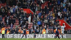 Hráči Newcastle United děkují fanouškům