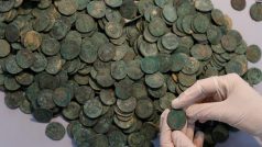 Dělníci našli v Seville víc než půl tuny římských mincí