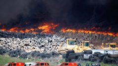 Požár skládky pneumatik nedaleko Madridu