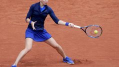 Lucie Šafářová na French Open v zápase proti švýcarské hráčce Golubicové