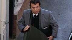 Francesco Schettino při příchodu k soudu