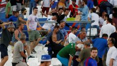 Rvačka fanoušků Ruska a Anglie po vzájemném zápase na Euru