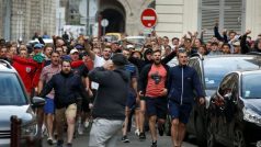 Angličtí rowdies v ulicích Lille