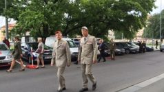 Předseda Vojenského výboru NATO Petr Pavel zahájil v Praze první oficiální návštěvu Česka. Na generálním štábu se sešel s jeho náčelníkem Josefem Bečvářem