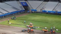 Organizátoři mistrovství Evropy ve fotbale museli položit nový trávník