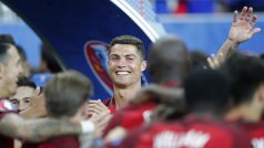 Cristiano Ronaldo se raduje z vítězného Eura ve Francii