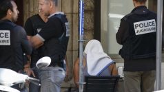 Francouzská policie zadržela kvůli útoku v Nice další podezřelé
