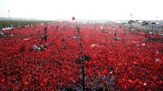 Na shromáždění v istanbulské čtvrti Yenikapi dorazilo víc jak milion Turků