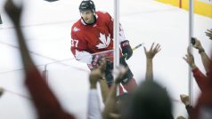 Kanadští fanoušci slaví gól Patrice Bergerona