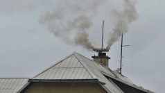 Se začátkem topné sezóny se města na jihu Polska připravují na boj se smogem. Ilustrační foto.