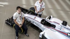 Jezdci týmu Williams F1 pro sezonu 2017: Lance Stroll (vlevo) a Valtteri Bottas